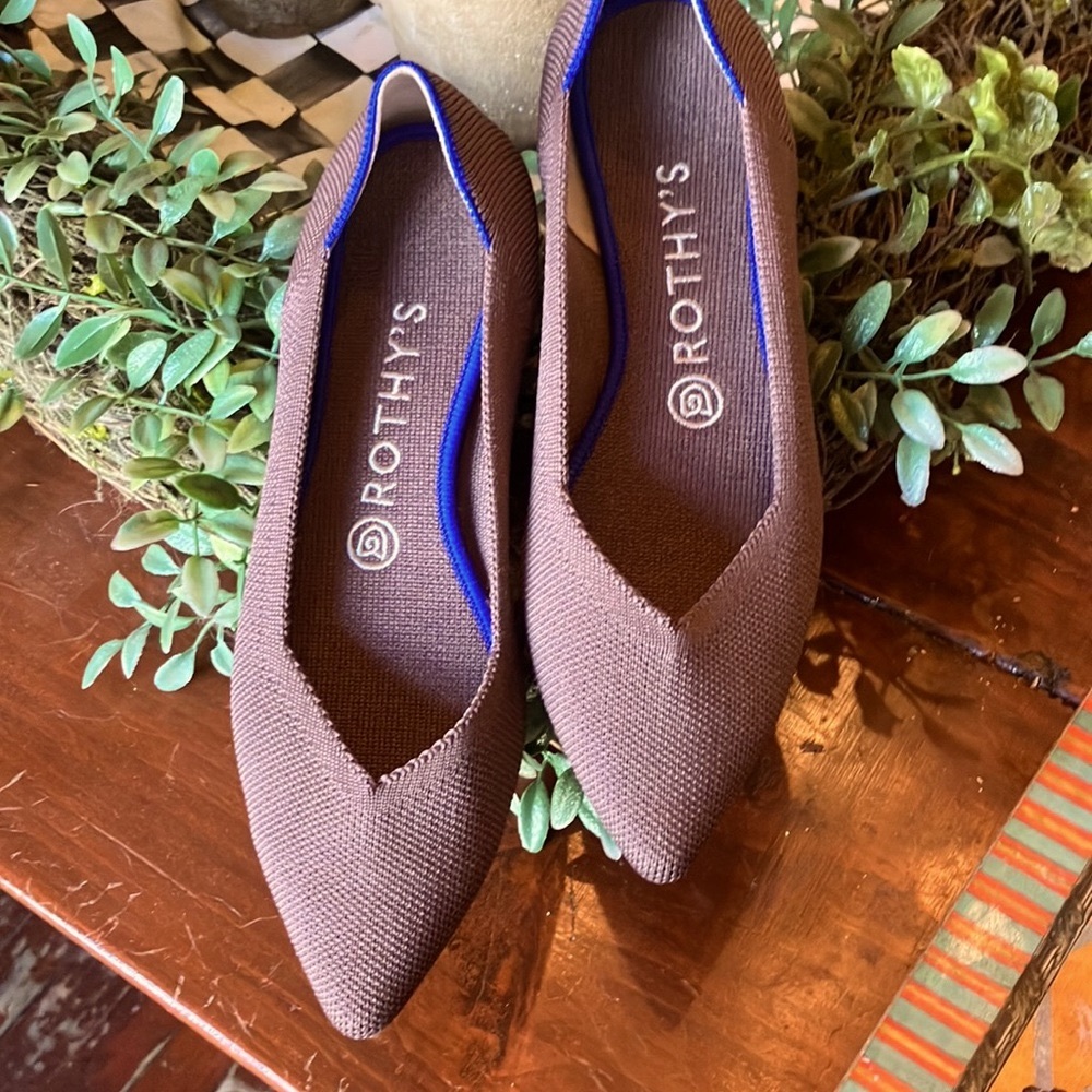 Rothy’s mink points size 8.   Exc. condition photo looks more purple than mink